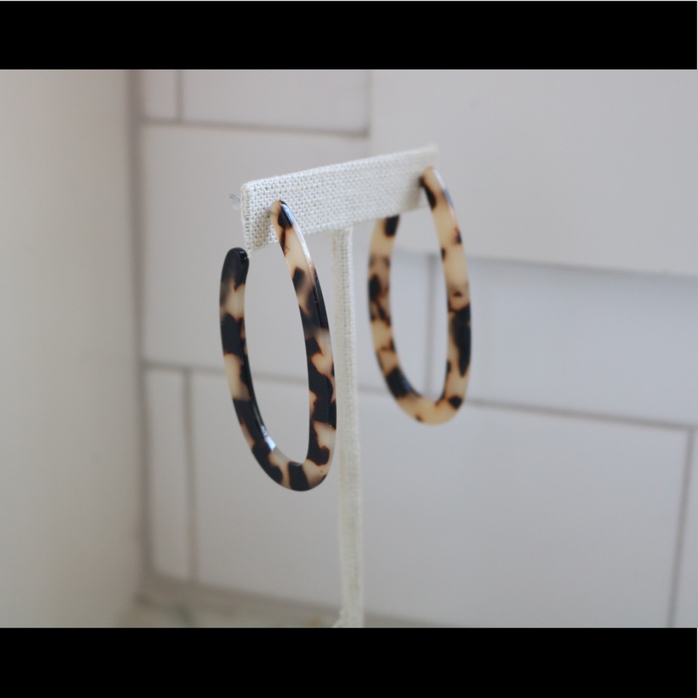 Anthro style Tortoise Shell hoops 🖤 - Picture 2 of 4